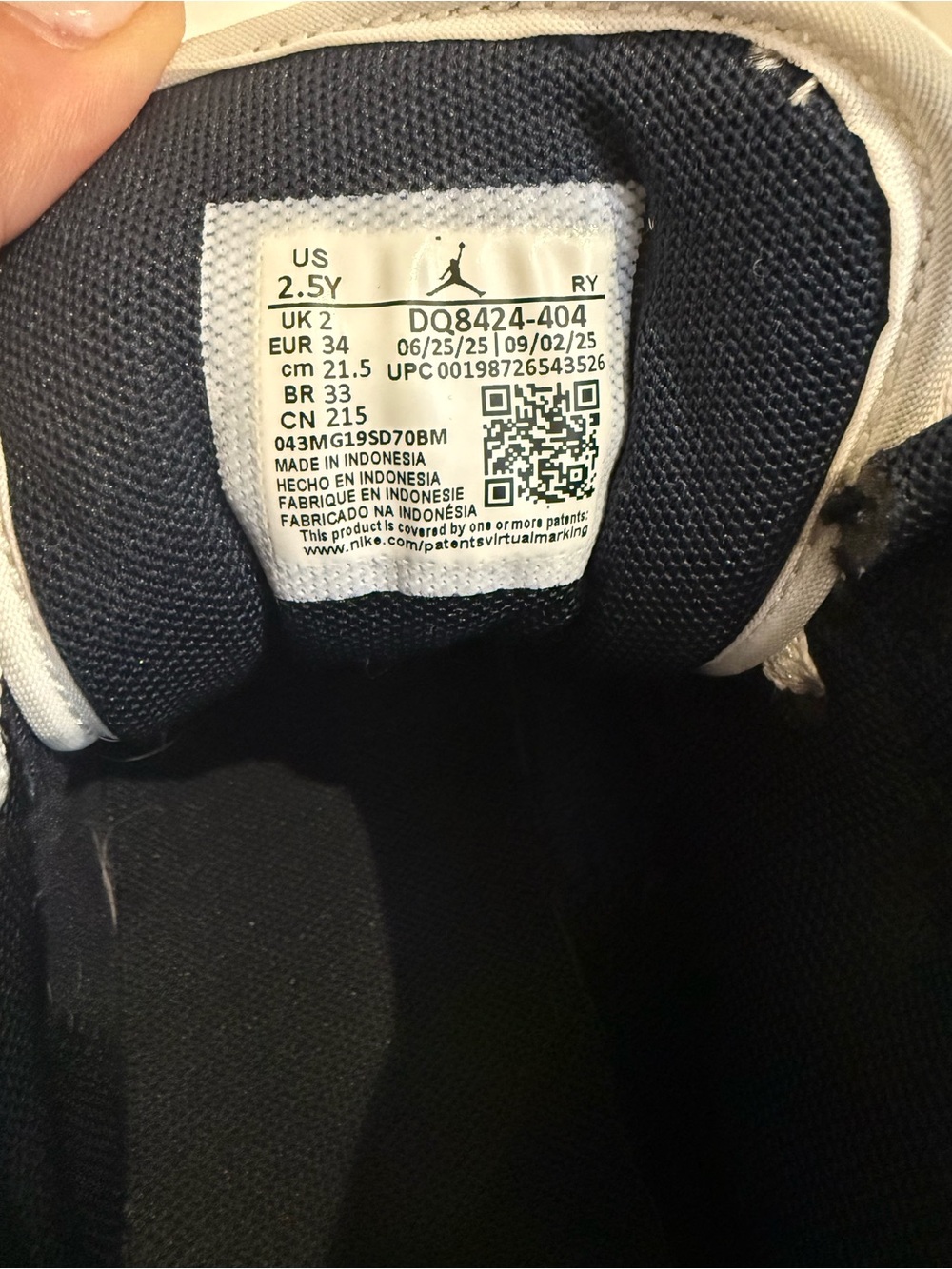 Jordan Kids Mid-Top Sneakers in White, Navy & Blue - Picture 5 of 10